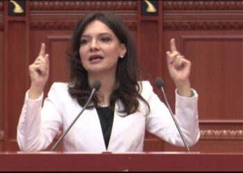 Spiropali nuk i ndahet Berishës: Do ta dëgjosh fjalimin e presidentit Clinton nga ekrani! Taktika jote, sulmo që të mbrohesh