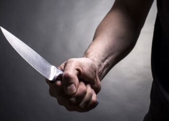 Ngjarje e rëndë në Tiranë/ Degjeneron konflikti, pranga autorit që plagosi 48-vjeçaren