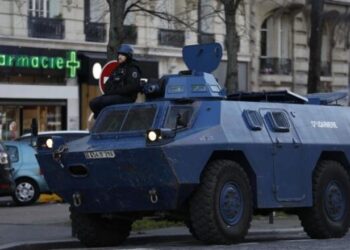 Macron shtyn vizitën në Gjermani/ Protesta në Francë, qeveria: Në terren sërish 45.000 policë. Gjendja e jashtëzakonshme…!