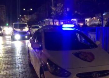 Emrat/ Aksident i rëndë në dalje të Tiranës tek TEG: Dy vëllezërit përfundojnë të plagosur. Dërgohen në spital