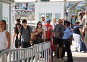 FOTOT/ Rama: Ja pse Saranda është e preferuara e turistëve të huaj. Pushime të bukura!