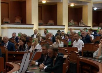 EMRAT/ Tre deputetët socialistë që abstenuan për legalizimin e kanabisit mjekësor