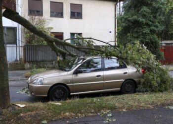 Çmendet moti| 2 viktima nga stuhia në Zagreb, të vdekur edhe në Slloveni