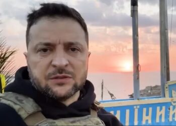 Zelensky sfidon Rusinë nga Ishulli i Gjarpërinjve: Falënderoj çdo ushtar për 500 ditë luftë