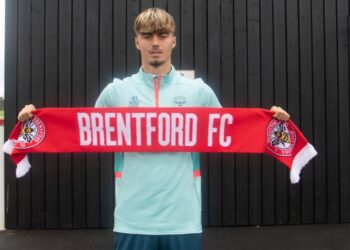 Mbrojtësi shqiptar firmos me ekipin e Premier League, Zabeli zyrtarizohet tek Brentford