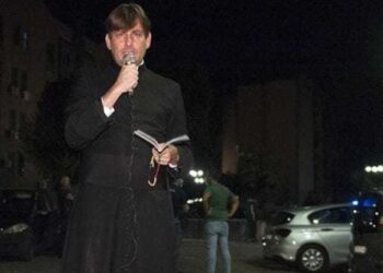 Po protestonte kundër mafias, tentojnë të vrasin priftin në mes të Romës