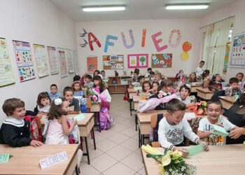 “Të dashur mësues, mos i detyroni fëmijët të shkruajnë se si e kanë kaluar verën”