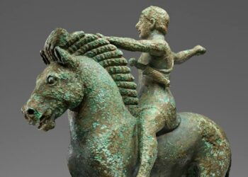 “Tregon për kulturën e zhvilluar ilire”, statuja e shekullit V para Krishtit gjendet në Babunjë të Lushnjës, instituti ‘Getty’ e restauron