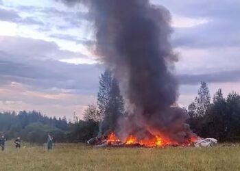 Flightradar24: Avioni i Prigozhin bëri ndryshime të papritura të lartësisë para rrëzimit