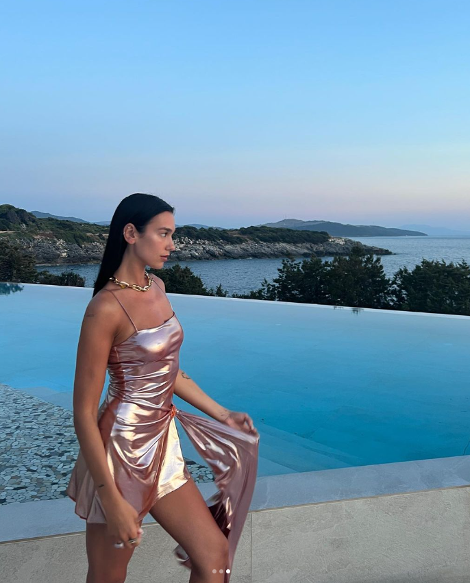 FOTO / Dua Lipa shkëlqen në postimin e fundit nga Kep Merli