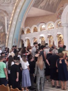 Besimtarët orthodoksë/ Kremtimi festiv i fjetjes së Hyjlindëses Mari (FOTOT)