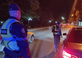 Kapet me kokainë/ I jepte makinës nën efektin e drogës, policia arreston shoferin në Tiranë