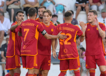 Mourinho dhe Kumbulla kthehen në Tiranë, Partizani luan miqësore me Romën