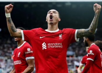 VIDEO/ Fiture e çmendur e Liverpool, përmbys Newcastle me 10 lojtarë në fushë