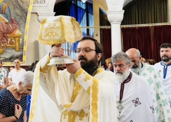 Besimtarët orthodoksë/ Kremtimi festiv i fjetjes së Hyjlindëses Mari (FOTOT)