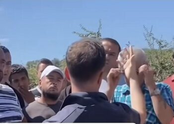 Braçe përplaset me fermerët në Lushnjë: Mos më filmoni, ik e mos më dëgjo