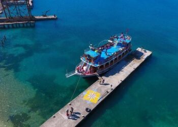 Helmimi i polakëve në Vlorë| AKU merr mostrat e ushqimeve dhe gjobit me 600 mijë lekë anijen “Black Pearl”