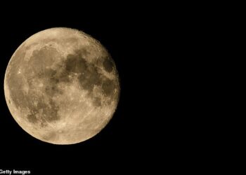 Super Hëna blu që do ndriçojë qiellin, fenomeni që ndodh një herë në dekadë