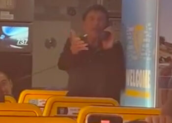 Gianni Morandi, koncert surprizë edhe në … avion!