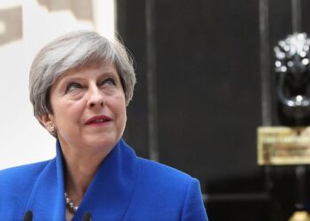 “Abuzimi me pushtetin”, libri i ri i ish-kryeministres britanike “thumbon” konservatorët