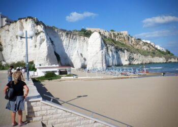 Turizëm/ Shqipëria i ‘rrëmben’ Puglias turistët