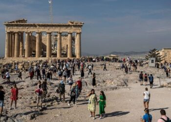 Turizëm/Autoritetet greke do t’i kufizojnë vizitorët e Akropolit nga shtatori