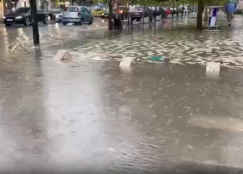 Moti i keq dhe reshjet e dendura/ Vlora nën pushtetin e ujit, përmbytje dhe trafik i dendur