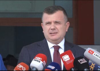 E përplasi makina në Vorë, Balla viziton efektiven: Ishte në vendngjarje se ndodhi një aksident, një tjetër mjet erdhi dhe e mori para! Udhëtoni…!
