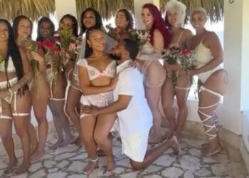 VIDEO/ Blogeri martohet me 10 gra njëherësh: Të gjitha janë shumë të lumtura