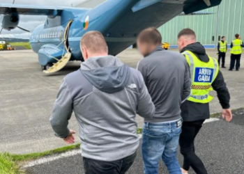 Abuzoi me stafin e linjës ajrore, shqiptari debohet nga Irlanda drejt Rinasit me avion ushtarak