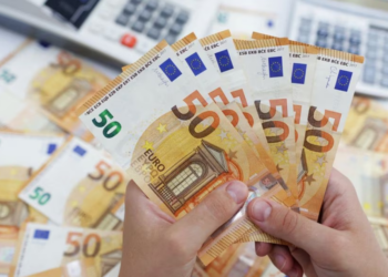 Frika nga investimet rrit kursimet e qytetarëve në banka