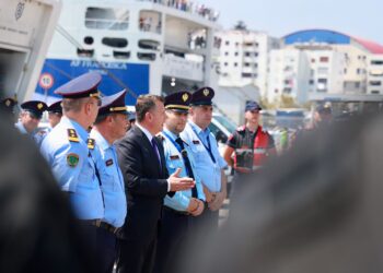 Sezoni turistik/ Balla takim me strukturat e policisë në Durrës: Kujdesuni për të gjitha plazhet