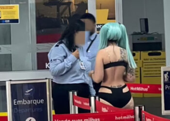 Tenton të hipë në avion e veshur me bikini, influencerja ndalohet në aeroport