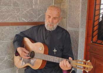 Njihet si produkt i Korçës, por në fakt ky është fshati ku ka lindur serenata shqip