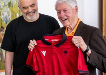 “Gëzuar zoti President…”/ Rama uron për ditëlindjen e 77-të, Bill Clinton