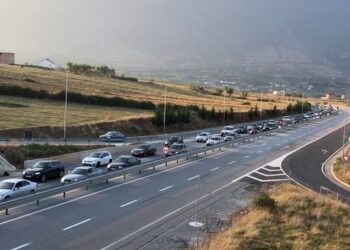 Nuk pyesin për apelin e zyrtarëve të Vetëvendosjes për bojkot: Kosova dyndet drejt plazheve shqiptare
