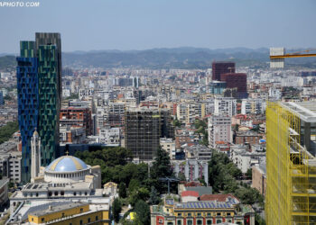 Tregu i sigurimeve regjistron mbi 13 miliardë lekë më shumë se në janar-korrik 2022