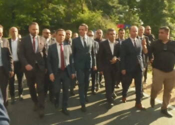 Vizita e Kurtit në RMV, Qeveria kallëzon penalisht kryebashkiakët e Tetovës dhe Çairit