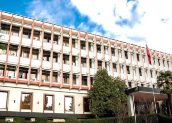 “Diplomatët, pa paga”/ MEPJ: E pavërtetë, s’ka asnjë bllokim të llogarive bankare