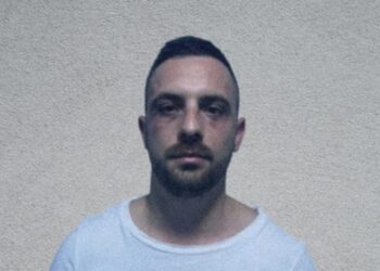 U kap me 21 kg lëndë plasëse, Albi Mecini dyshohet se do të vriste një emër të njohur të botës së krimit në Fier