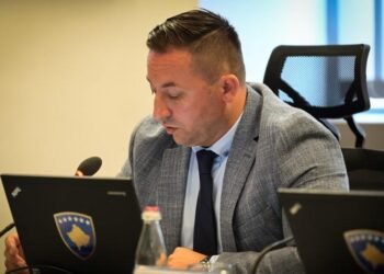 “Ka gruan me sëmundje të rrallë”/ Zbulohet zyrtarisht shkaku i dorëheqjes së ministrit Mehaj