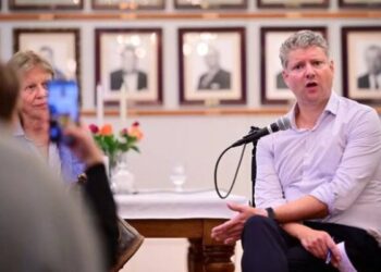 “Shkëmbim i territoreve me Rusinë”/ Zyrtari i NATO-së kërkon falje pas deklaratës për anëtarësimin e Ukrainës në organizatë