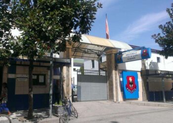 Vodhi 2 herë të njëjtën xhami, arrestohet 34-vjeçari në Elbasan