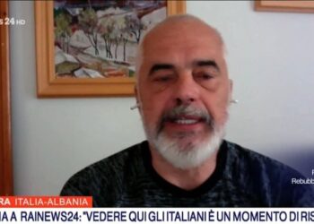 “Shqipëria, një Itali e vogël”/ Rama sqaron memen e flet për turistët italianë: S’ishte një ironi për askënd, por shaka