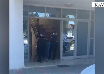 U kap në flagrancë duke vjedhur një banesë, arrestohet 36-vjeçari në Kavajë