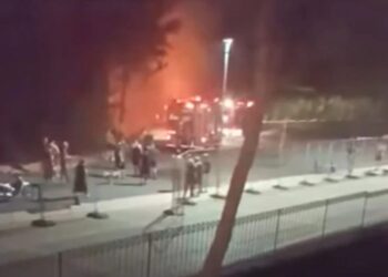 Dhuna në Athinë, shkarkohen 7 drejtues policie, ministri: Si i lanë tifozët të kalonin në kufi?