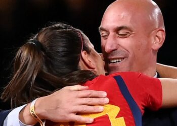 Skandali i puthjes në Spanjë, FIFA pezullon presidentin Luis Rubiales