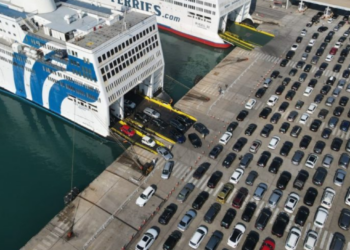 Fluks në dalje në Portin e Durrësit, largohen emigrantët