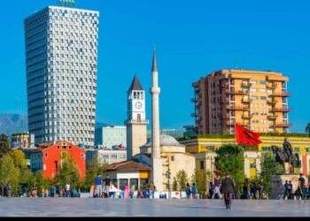 Blogerja nga Londra, artikull në “Lonely Planet”: Një fundjavë e përballueshme e paharruar në Tiranë