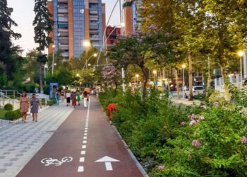 “Tirana drejt transportit të qëndrueshëm”, Veliaj publikon foto nga korsitë e reja të biçikletave